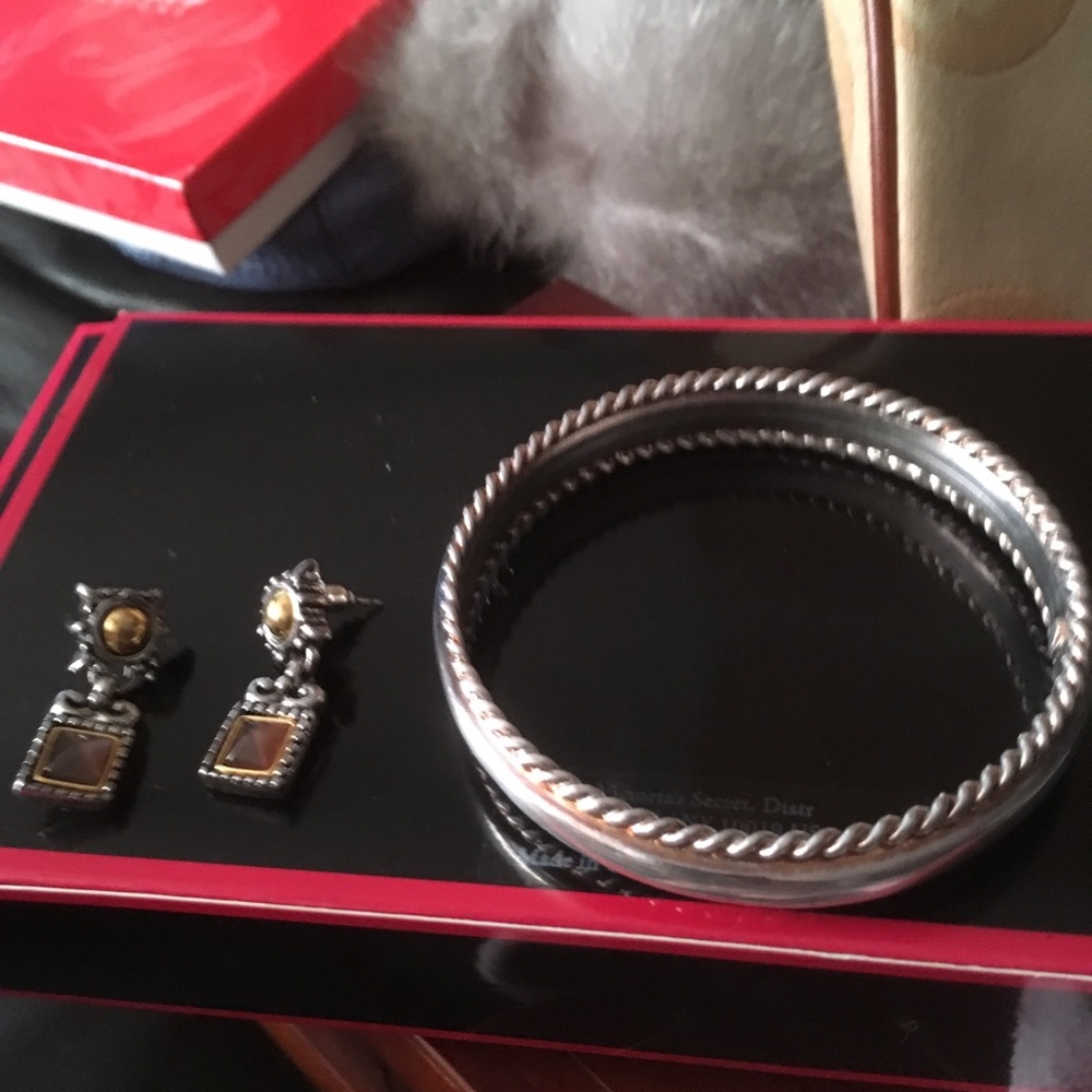 Premier designs vintage Bangle and earrings.
